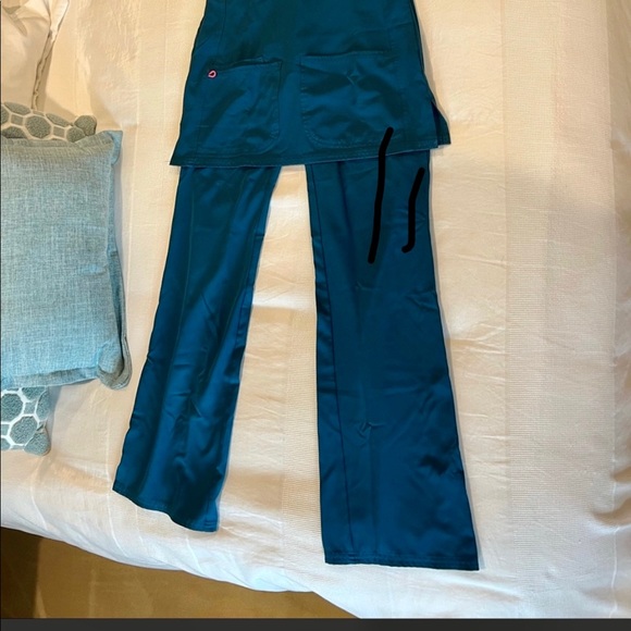 4sets XS scrubs - Picture 4 of 4